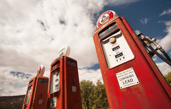 Old-retro-gas-pumps-at-an-abandoned-filling-station-in-New-Mexico